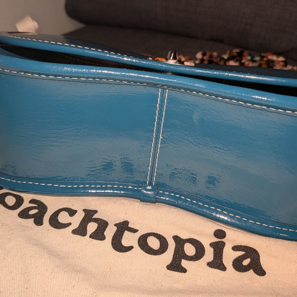 Coach Coachtopia Wavy Dinky Bag – Turquoise Patent Leather with Resin Chain - Picture 5 of 6